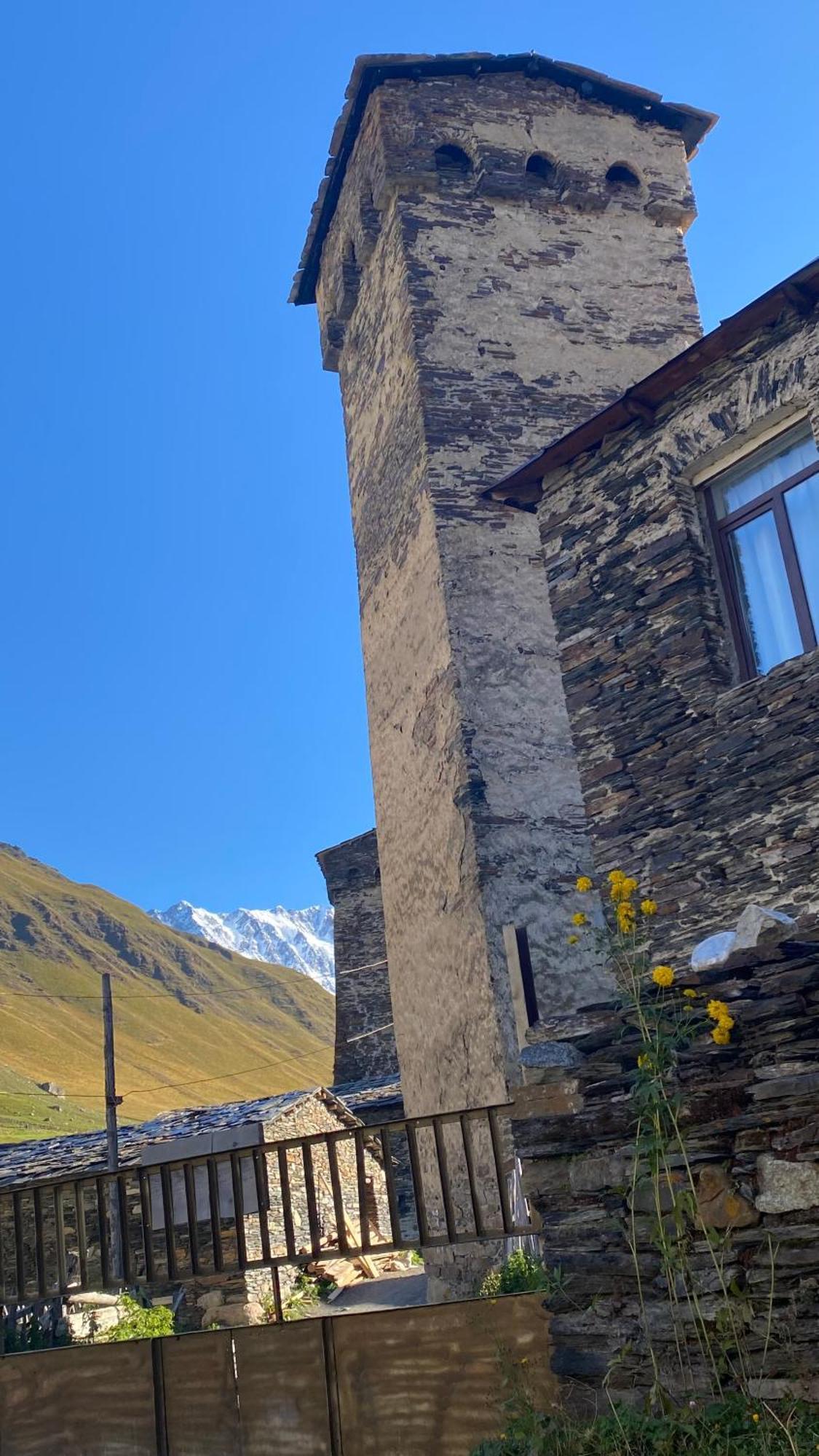Nizharadze'S Tower Hotel Ushguli ภายนอก รูปภาพ